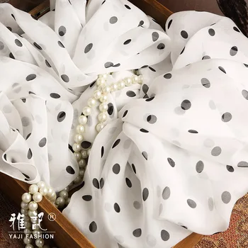 100% Истински копринен шал Жени 2020 Дълъг принтиран копринен шал пролет есен зима пролет лято Бели и черни точки Ханджоу