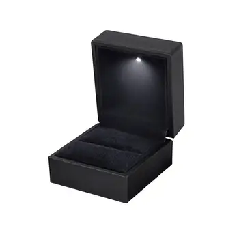 LED осветена кутия годежна подаръчна кутия кутия за бижута за пръстен обица огърлица случай LED сватбени пръстени кутия с подсветка